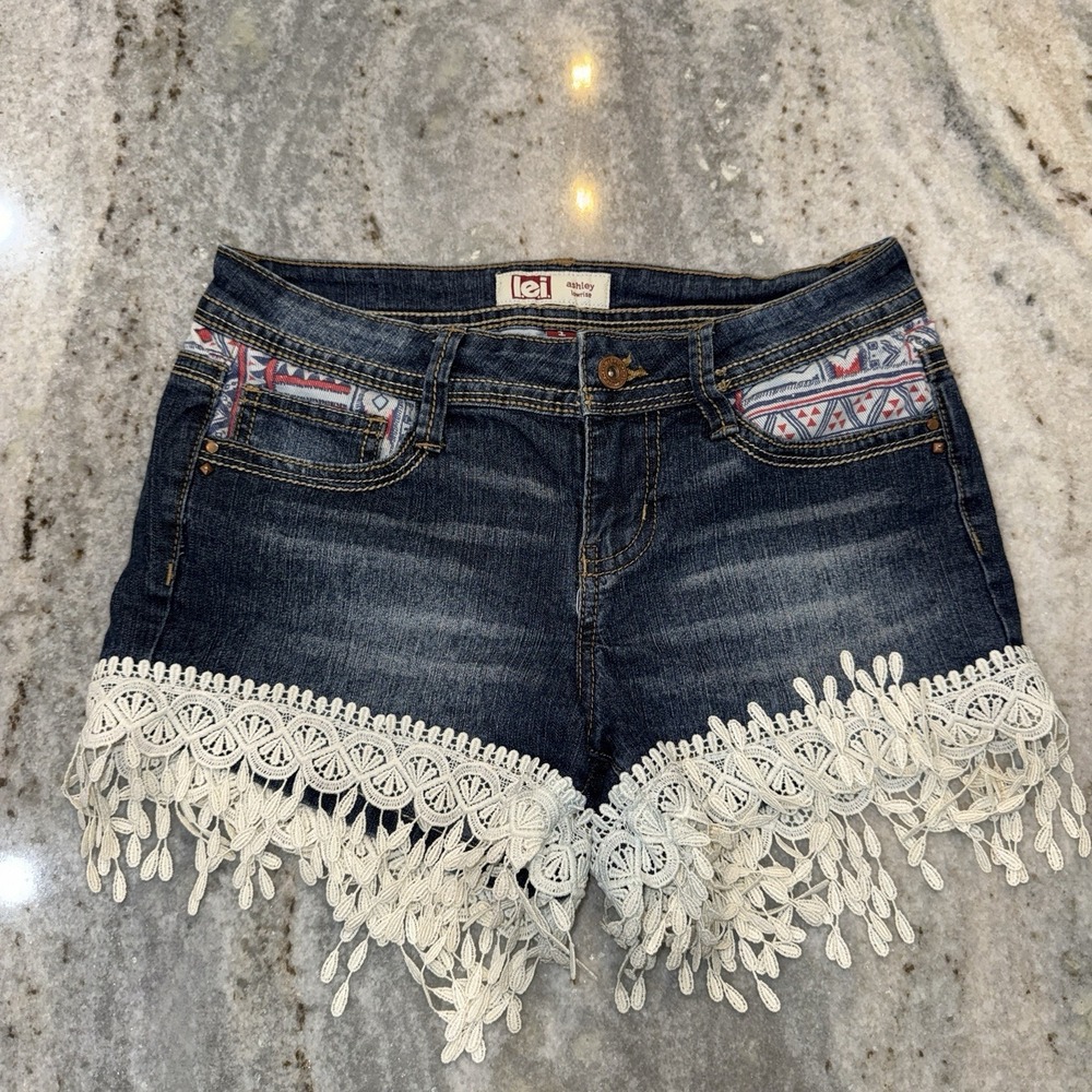 LEI Ashley Low Rise Patch Work Shorts Womens 28" Crochet‎ Lace Trim Denim Jean